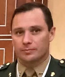 SergioAJBarrett's tweet photo. Para tentar liberar os diamantes da Arábia Saudita, o Bolsonaro usou os três componentes das Forças Armadas.
Avião, da Aeronáutica, o Mauro Cid, do Exército, e o Bento Albuquerque, da Marinha.         
Mas foi tudo pelo patriotismo? https://t.co/jV4Ejei0jv