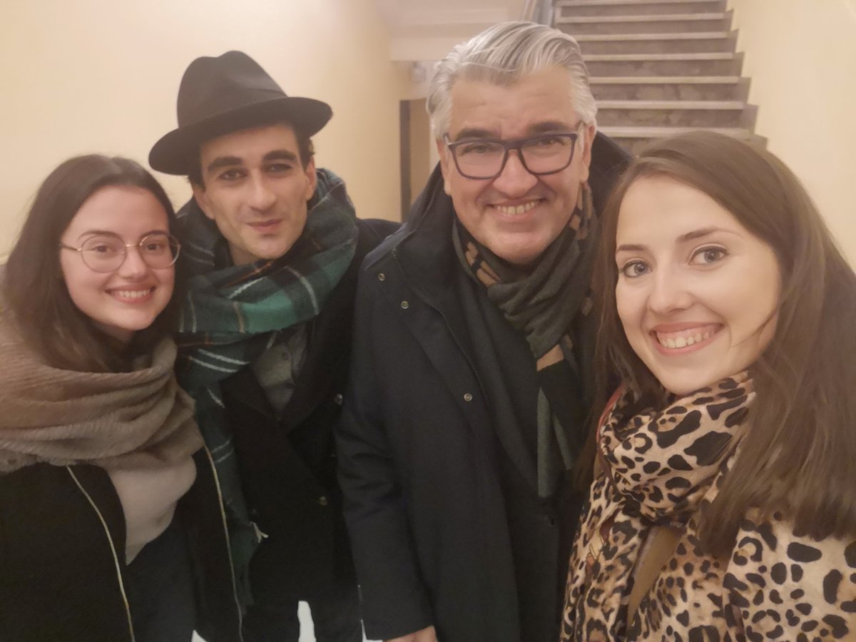 In bocca al lupo per il debutto di questa sera con #ilcommissarioricciardi2 <a href="/AdrianoFalivene/">Adriano Falivene</a> e <a href="/antoniomilo1/">antonio milo</a>!!! ❤️
Noi siamo in prima fila come sempre!!!!
Mettetecela tutta (non solo la mano😂)!!!!