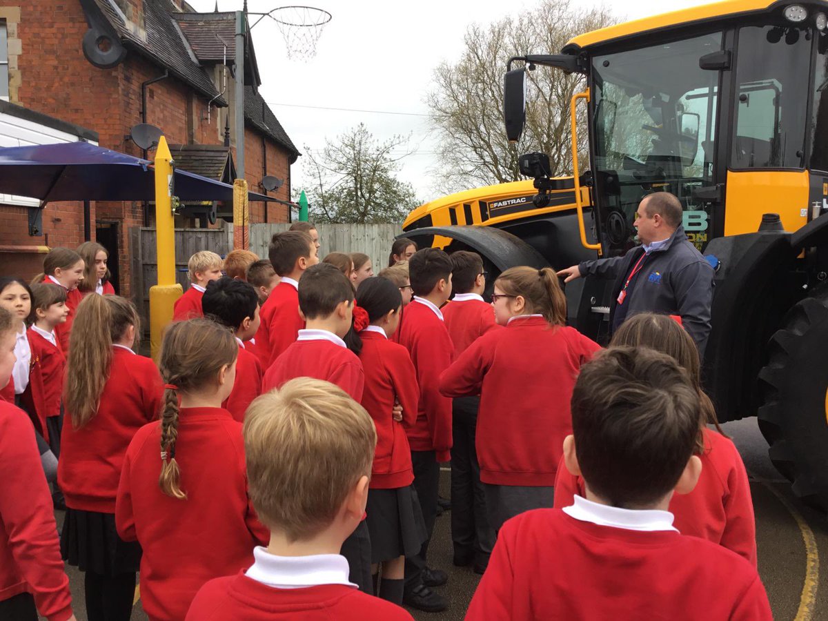 Thank you to Mr Wells for bringing a tractor to us and teaching everyone about the connection between science and technology, and how they can be used to create maize maize projects at speed, with less waste! 🌱 @JohnTaylorMAT #science #scienceweek #jcb