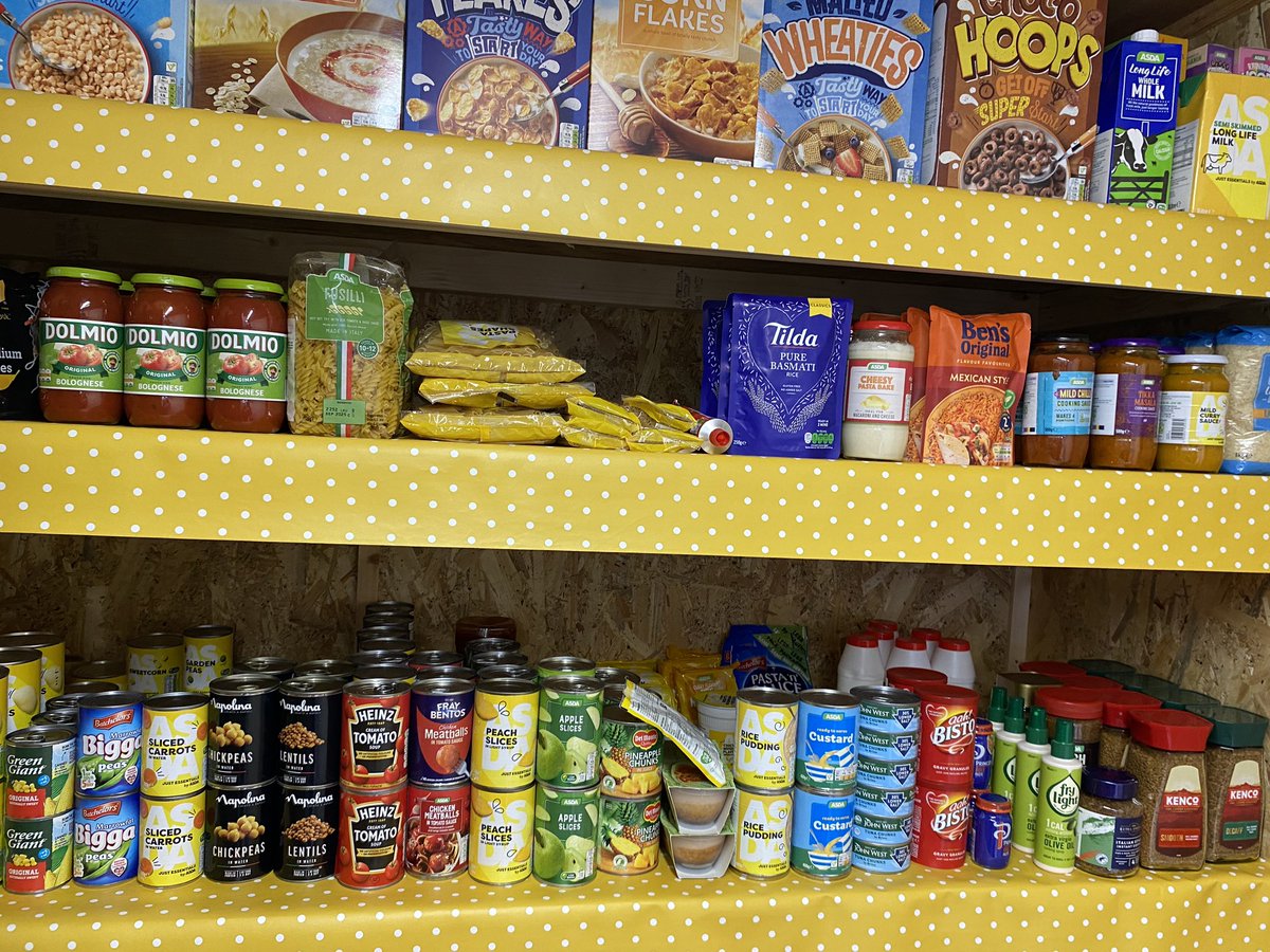 PenllergaerP's tweet image. @PenllergaerP @BigBocsBwyd 📣📣we are launching our pay as you feel shop for parents and carers on Wednesday. 📣📣
Pls check newsletter for further details. Here is a little look. Shelves are filling up nicely. More stock arriving tomorrow 😊
#PPSCom