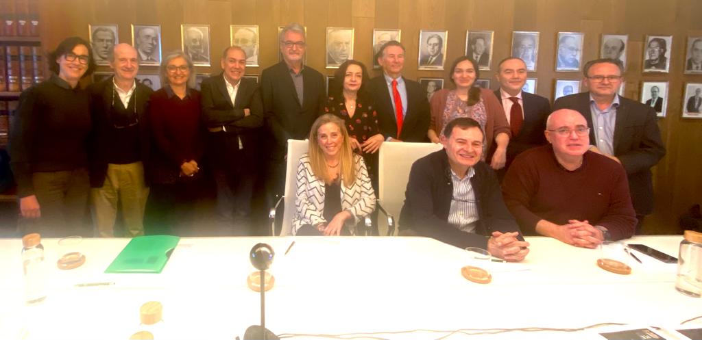 InesRPsurg's tweet photo. 👉Muy productiva reunión de trabajo en la AEC @aecirujanos convocada por @elenamartin2222 con l@s president@s de las sociedades autonómicas de #cirugia para trabajar juntos, desarrollar nuevos proyectos y elaborar un mapa fiable de l@s cirujan@s del país. Seguimos!💪 https://t.co/0JDlfLVeRp
