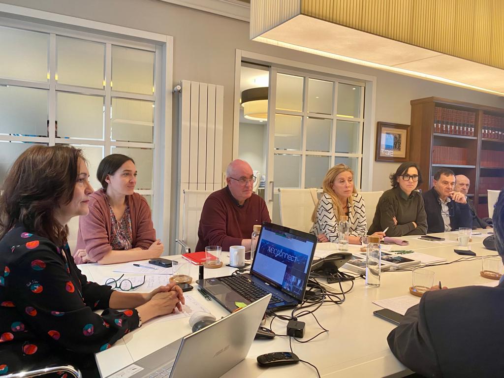 Ines Rubio-Perez, PhD (@inesrpsurg) on Twitter photo 👉Muy productiva reunión de trabajo en la AEC <a href="/aecirujanos/">aecirujanos</a> convocada por <a href="/elenamartin2222/">Elena Martín Pérez</a> con l@s president@s de las sociedades autonómicas de #cirugia para trabajar juntos, desarrollar nuevos proyectos y elaborar un mapa fiable de l@s cirujan@s del país. Seguimos!💪 👉Muy productiva reunión de trabajo en la AEC <a href="/aecirujanos/">aecirujanos</a> convocada por <a href="/elenamartin2222/">Elena Martín Pérez</a> con l@s president@s de las sociedades autonómicas de #cirugia para trabajar juntos, desarrollar nuevos proyectos y elaborar un mapa fiable de l@s cirujan@s del país. Seguimos!💪