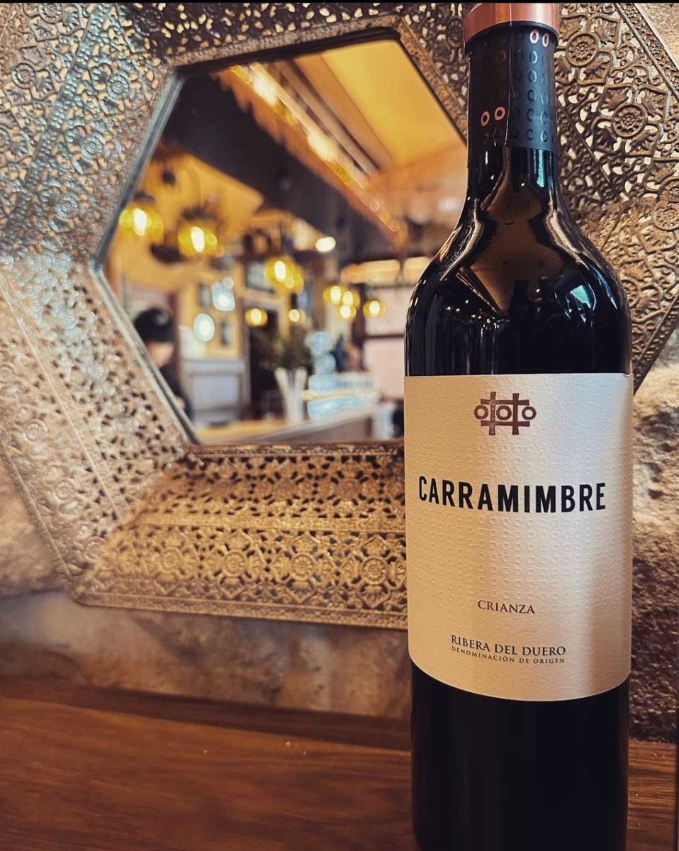 Buenos días amantes del #vino 🍷♥️🔝‼️
#Crianza de #BodegasCarramimbre la entrada es fuerte, donde se notan los taninos. Amplio, equilibrado, en el retronasal vuelven a aparecer esas notas especiadas y de fruta roja. 
#vino #winelovers #redwine #crianzadecarramimbre