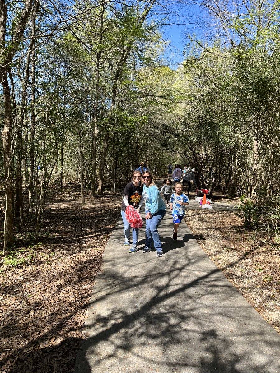 A few of our awesome staff enjoying a walk during Kids Heart Challenge! What a beautiful day to celebrate being heart healthy! <a href="/HumbleISD_DWE/">Deerwood Elementary</a>
#DWEJOY