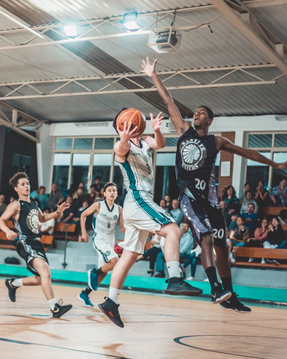 MoffittMethod's tweet photo. We develop strong, explosive athletes conditioned to play over two halves. Our training focuses on speed &amp; jumping skills to help dominate the opponent in the paint. #themoffittmethod #basketball #coaching https://t.co/Tc8cki2cEo