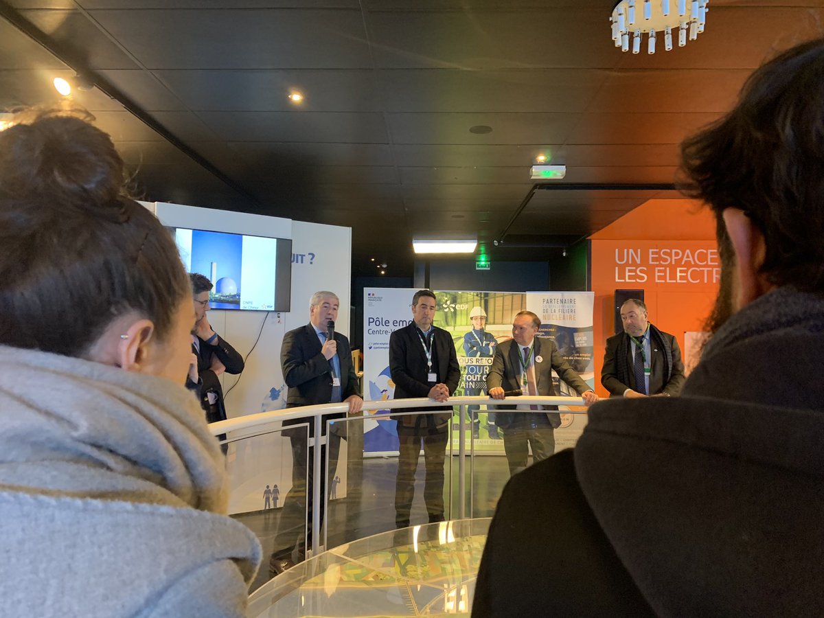 FTravail_CVL's tweet photo. La semaine des métiers du #nucléaire📣lancée officiellement en #CentreValdeLoire par David Gallier, directeur régional #poleemploi, @EDF_CVL et @ASSO_PEREN.
Une visite guidée qui permet aux candidats de découvrir une centrale &amp; les opportunités d’#emploi ! #TousMobilisés https://t.co/qzMokK16hz