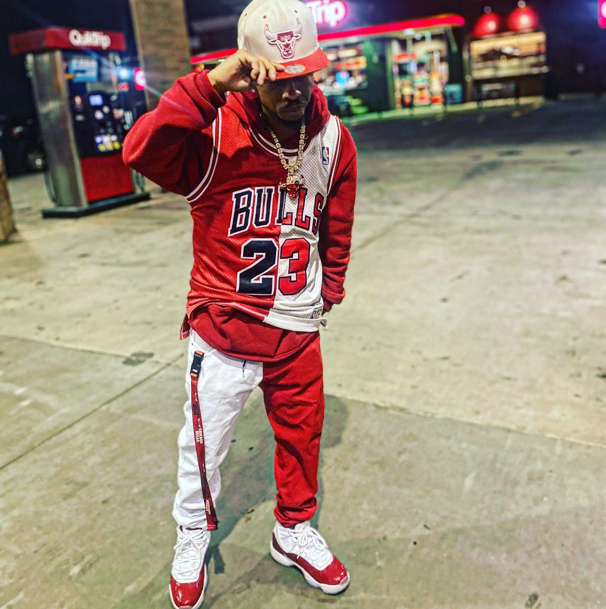 BiggReddKartel's tweet image. 🅱️igg Redd Kartel 
@chicagobulls make me your brand ambassador jus send me snapbacks n jerseys I’ll be fine with life 💨💨💨⚡️💫💫 #BullsNation WIN LOOSE OR DRAW 💪🏽 #ANOTHERBAG🎒 #DAMNITREDD