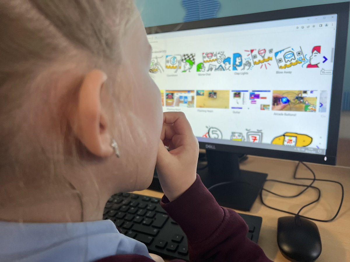 CharlesPrimary3's tweet photo. This afternoon we looked at how to create a digital image on a Microbit #StChComputing https://t.co/K6lXS2rKNt