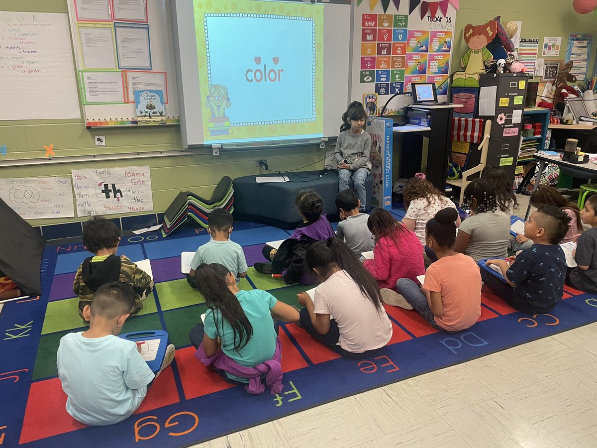 drpepperteach's tweet photo. One of my reader leaders leading phonics today. ❤️ https://t.co/guMyaKbTku