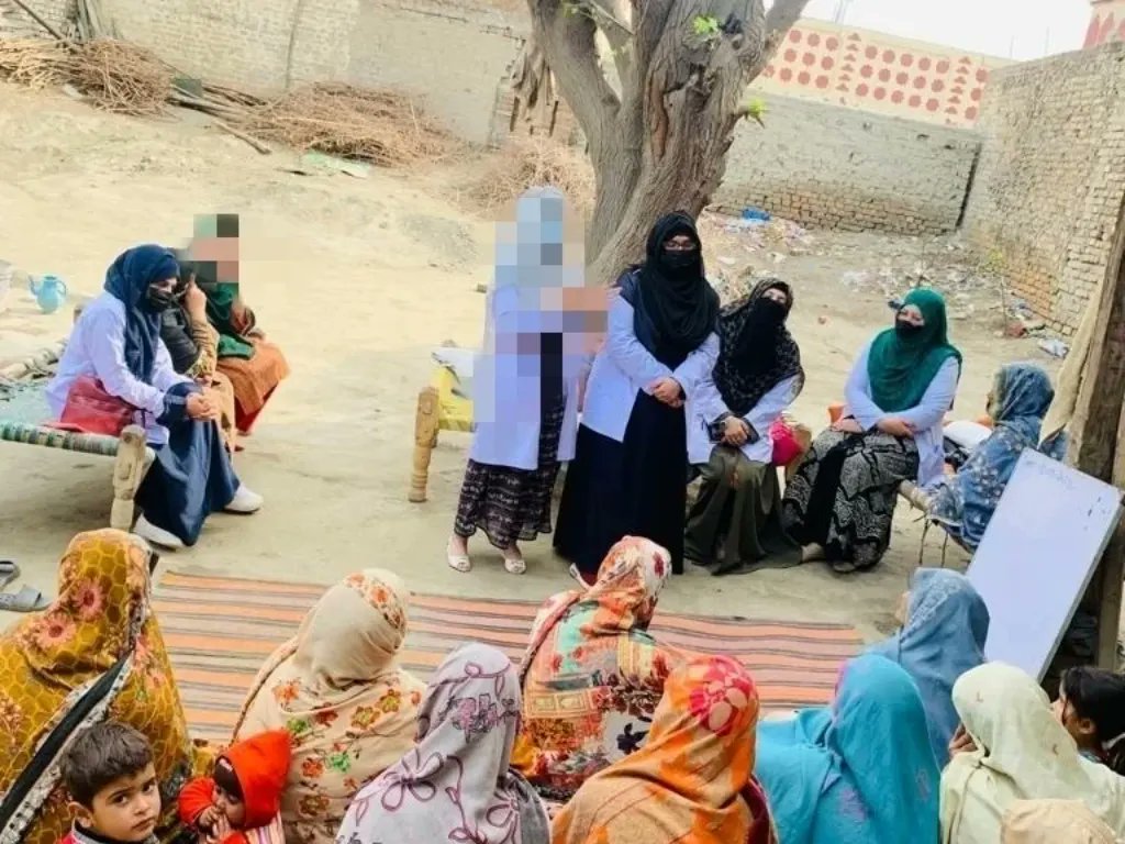 Youngpsych96's tweet photo. Under the respective project of educational development, in collaboration with NCHD the Young Psychologists Society further proceeded the journey of training to women and girls on the very same topic that of parenting and harassment at 4rth and 5th center.
   #awareness #society https://t.co/5iwf0P8SRo
