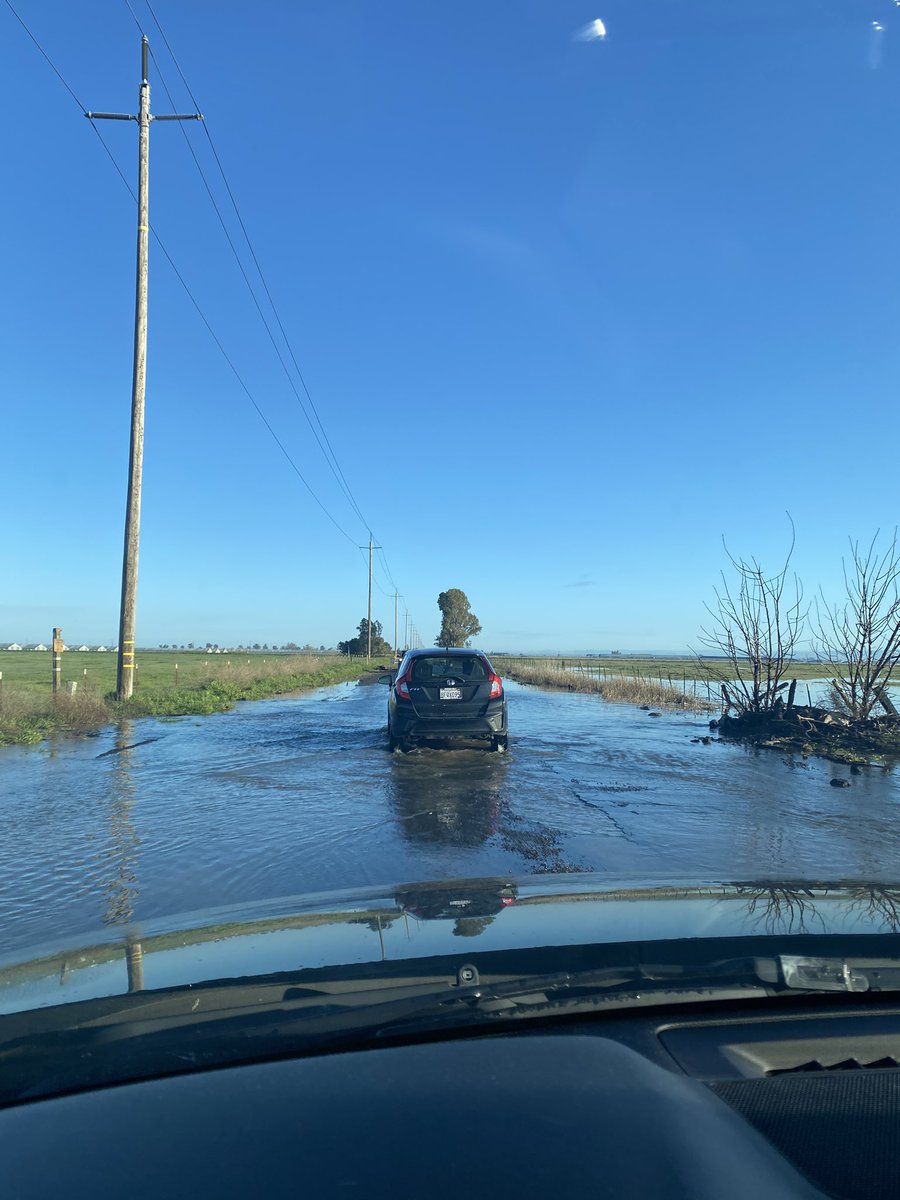 maddiewithamap's tweet image. This is the *better* option for the commute this morning- including for tractor-trailers. Main thoroughfare from Los Banos to Merced closed due to ongoing flooding over Mariposa Creek. #ruralproblems #centralvalley #Transportationplanning #caltrans