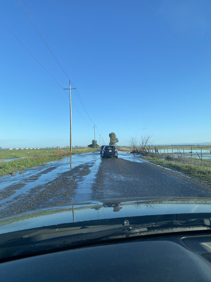 maddiewithamap's tweet image. This is the *better* option for the commute this morning- including for tractor-trailers. Main thoroughfare from Los Banos to Merced closed due to ongoing flooding over Mariposa Creek. #ruralproblems #centralvalley #Transportationplanning #caltrans