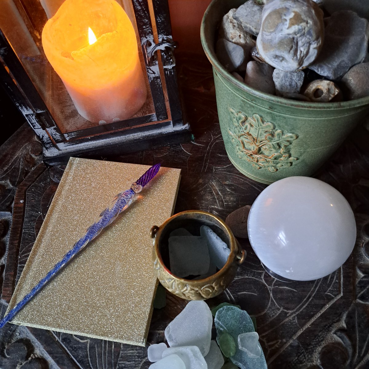 witchyvalthomas's tweet photo. A wet March Monday, mini spell:
The Moon's near full, let all be well. https://t.co/LC8PlMf2S1