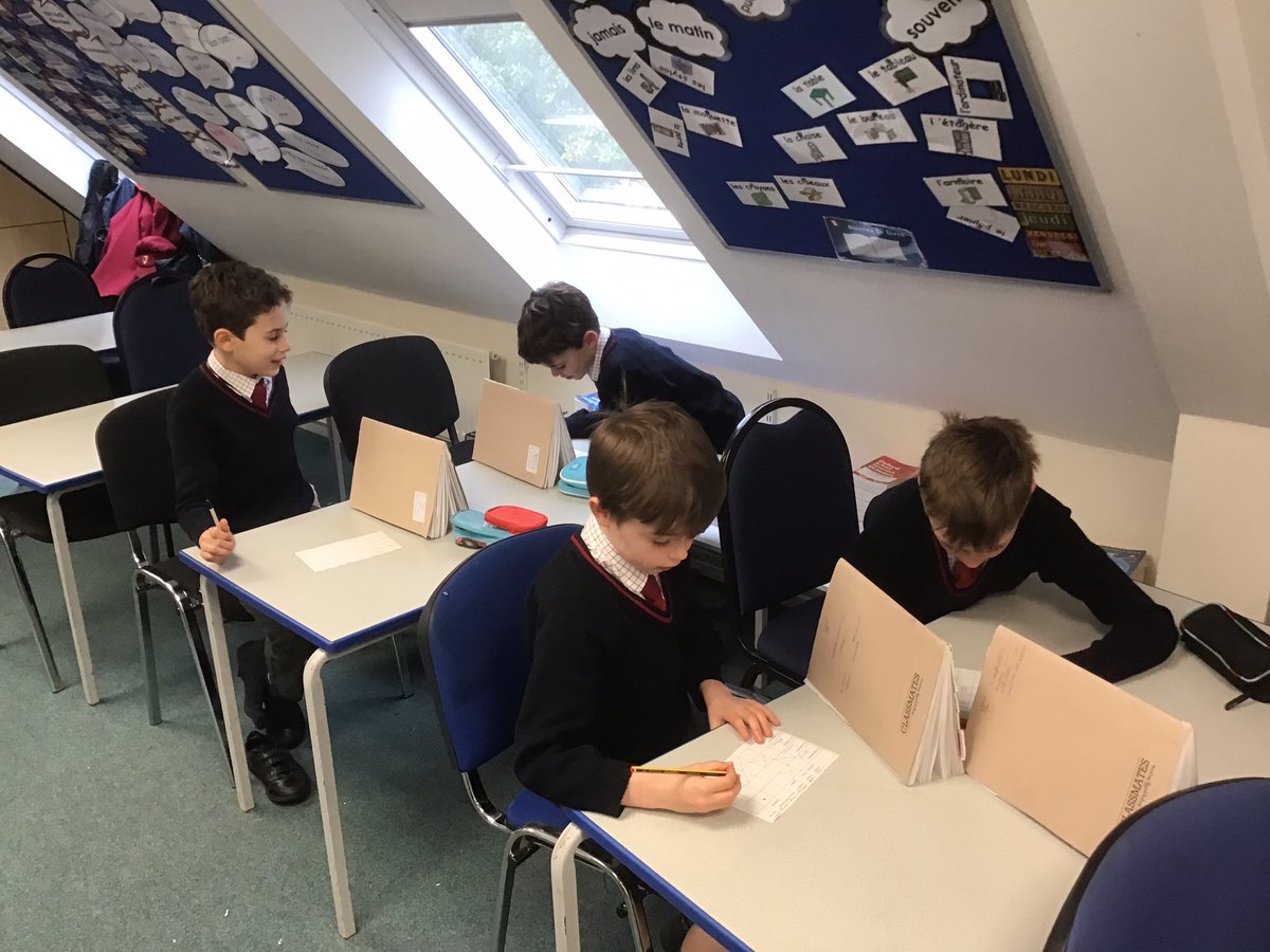 MoulsfordESP's tweet photo. ¡Hace frio! Year 4 battling it out over battleships en español
@MoulsfordYear4 https://t.co/Tjegwib9n5