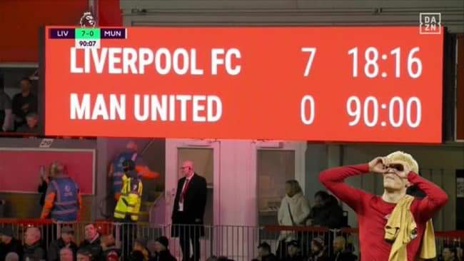 Garnacho mirando cómo gana el equipo grande. #ManchesterUnited #LiverpoolFC