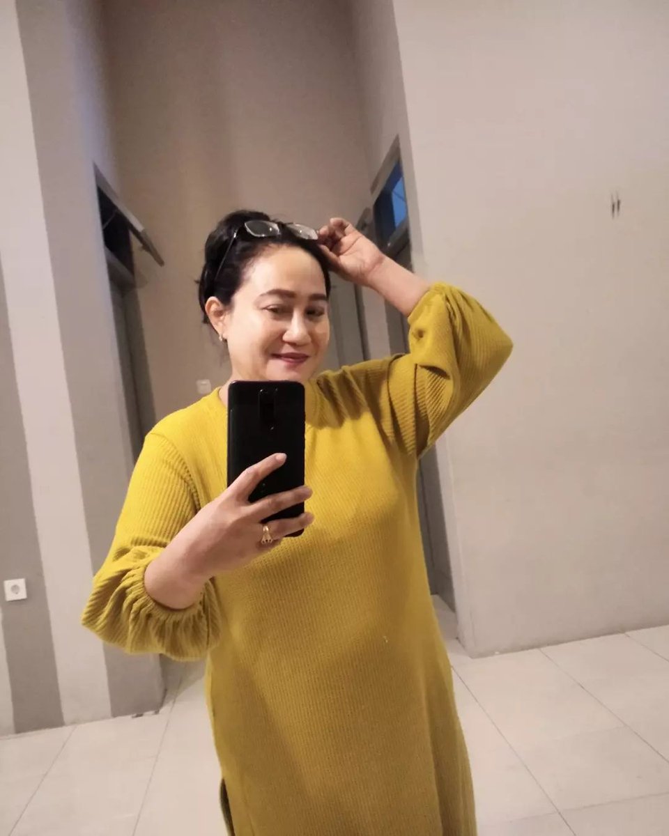 DeaHelma_'s tweet photo. Malam semua nya💛 https://t.co/KBHtsGcFUI