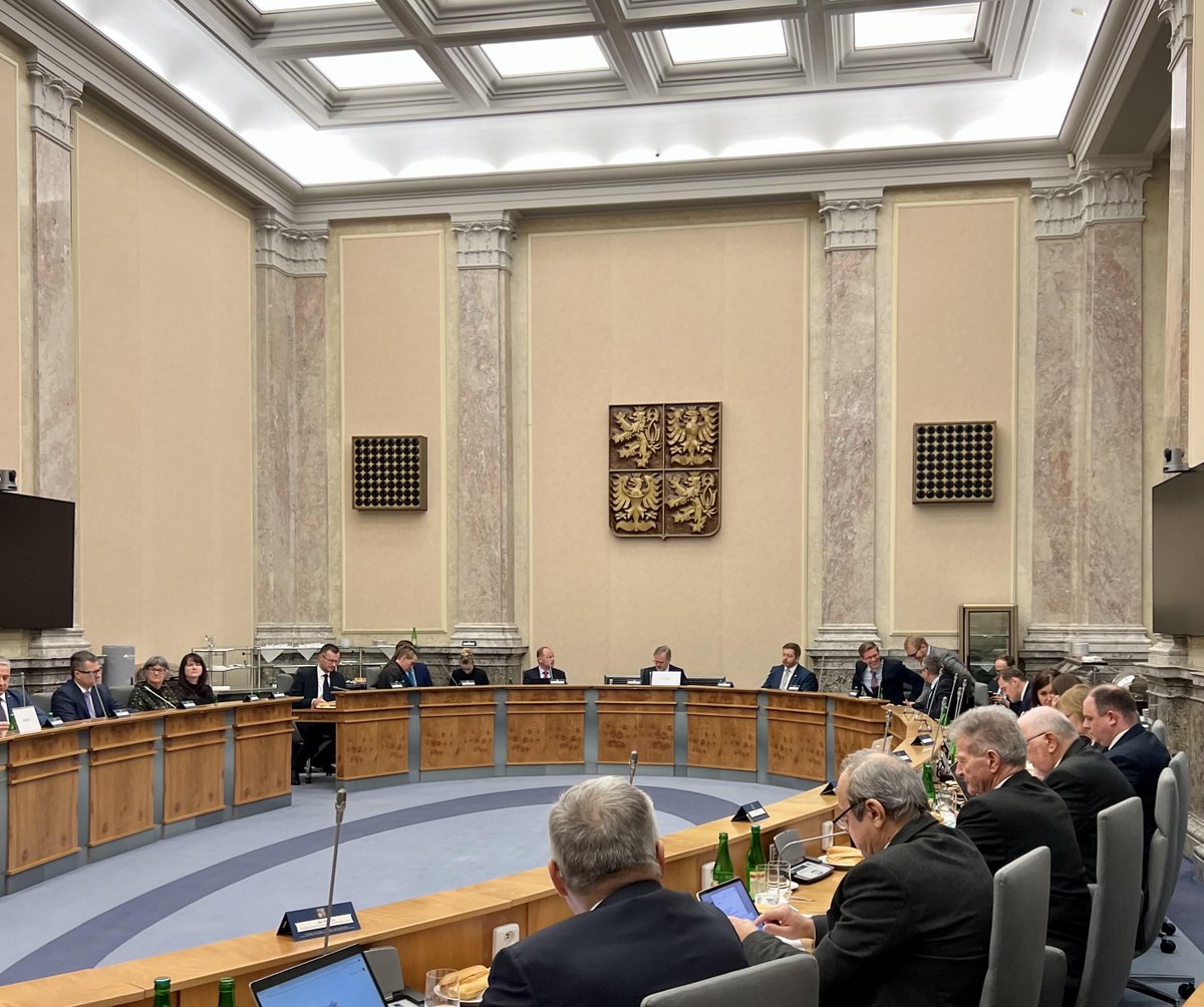 K implementaci programů fondů EU zdůraznil prezident J. Hanák, že vláda nesmí podcenit přípravu a vypisování výzev. Fondy posilují investice, konkurenceschopnost, mají multiplikační efekt pro státní rozpočet. Je třeba plnit harmonogram a prostředky efektivně čerpat. #tripartita