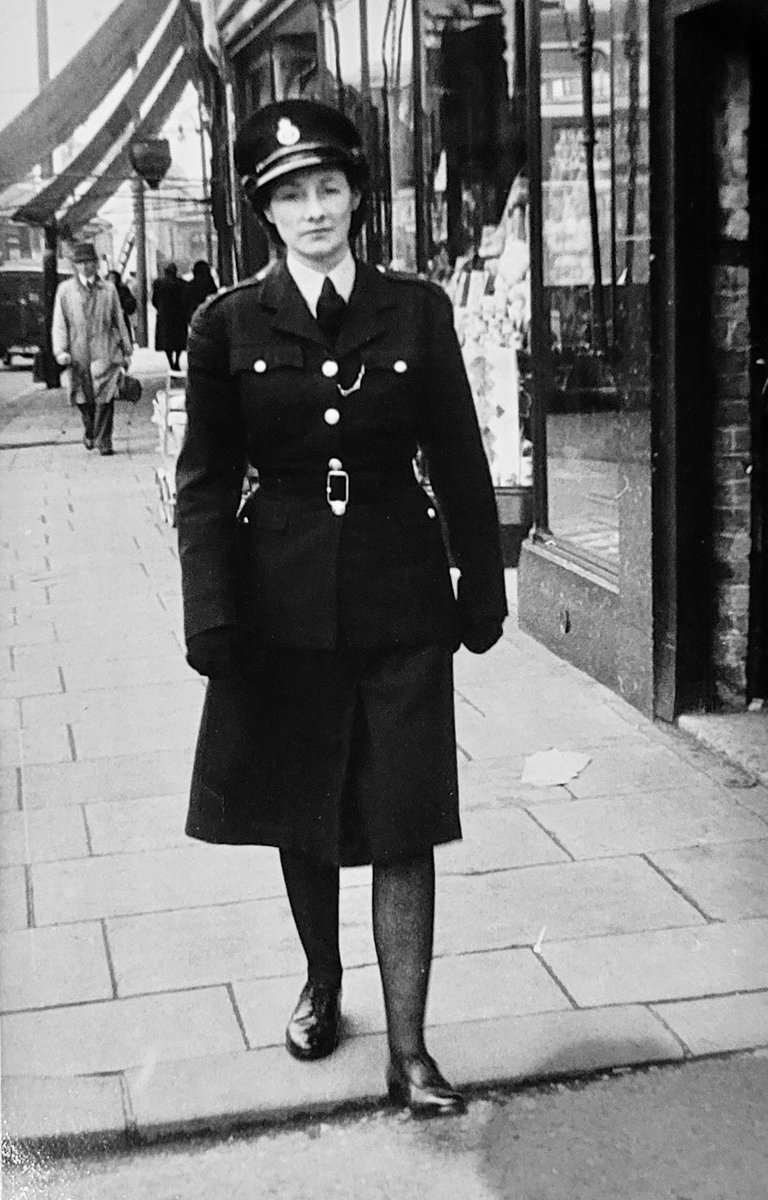 During #WomensHistoryMonth, we remember some of the remarkable women who’ve helped #KeepSouthWalesSafe throughout history. 👮‍♀️👩‍🔬👩‍💼🕵️‍♀️

👮‍♀️ Margaret Gardner was one of the first female constables recruited by the Cardiff City Police in 1947.