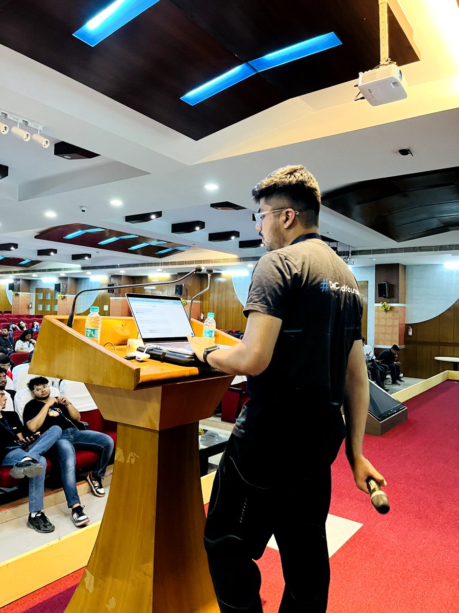 hackhound2k24's tweet photo. Extending our Thank you to @blockchainbalak for an amazing session....
@SpheronHQ
@spheron

#hackhound #hackhound2k23 #mlh https://t.co/gVdrESXHPS