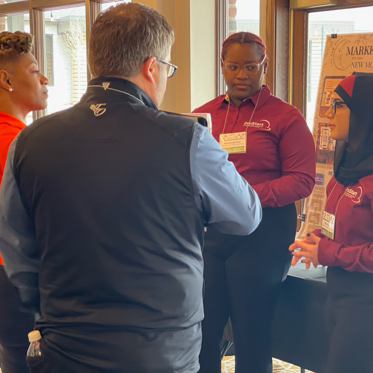 TheOfficialMHF's tweet image. Last but certainly not least, the final event of the Michigan #ProStartCompetition2023 has just started: the Management category, sponsored by Gordon Food Service. 📋 ✅

Stay tuned for awards, beginning at 3 PM!  #MadeInProStart #MichiganProStart