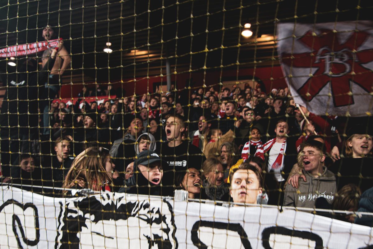rasmus1885's tweet photo. Vi ses inde på Aalborg Stadion om lidt 📸⚽️👋 #SuperAaB #AaBfcm https://t.co/4YCjWezP3O
