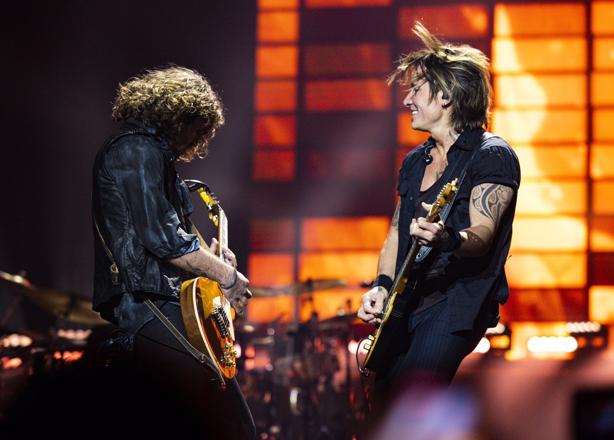 KeithUrban's tweet photo. OPENING WEEKEND ☑️ we’re back for more on Wednesday, Vegas !!! ⚡️

🎫: https://t.co/E4PaHvwyzr https://t.co/n79LXVwskX
