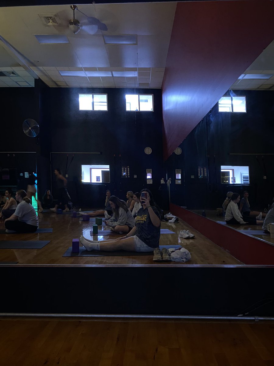 bitzelpe's tweet photo. another yoga class for asynch 5! @dsp643 https://t.co/0qPKxhaCuj