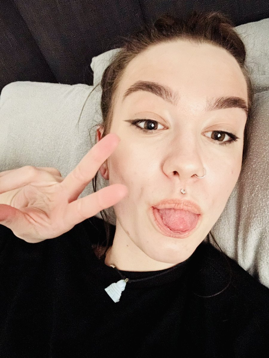 BBJenko_'s tweet image. When you take a nap and wake up with both eyeliners wings and eyebrows still on