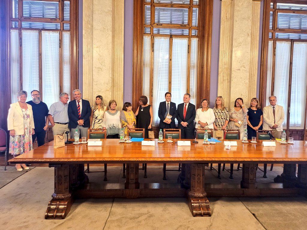 En la oportunidad, el <a href="/cfe_anep/">CFE - ANEP</a> también reconoció a los directores que se han acogido a los beneficios jubilatorios, por su trayectoria en favor de la formación de los educadores.
