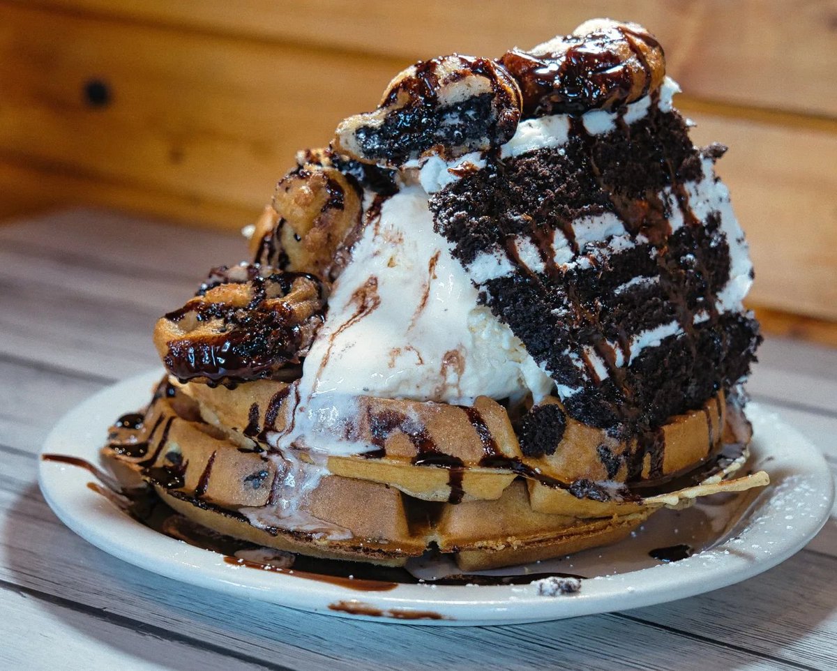 Visit_NJ's tweet photo. Fried oreos on waffles? Nothing is too crazy for #NationalOreoCookieDay, especially at @brownstone_pancake_factory.
πEnglewood Cliffs, Edgewater, Brick, Freehold NJ
.
.
.
π·: @theofficialbrunchboys (via Instagram)
#VisitNJ #NewJersey #NJEats #BrownstonePancakeFactory #FriedOreos https://t.co/VZCHzq9kJP