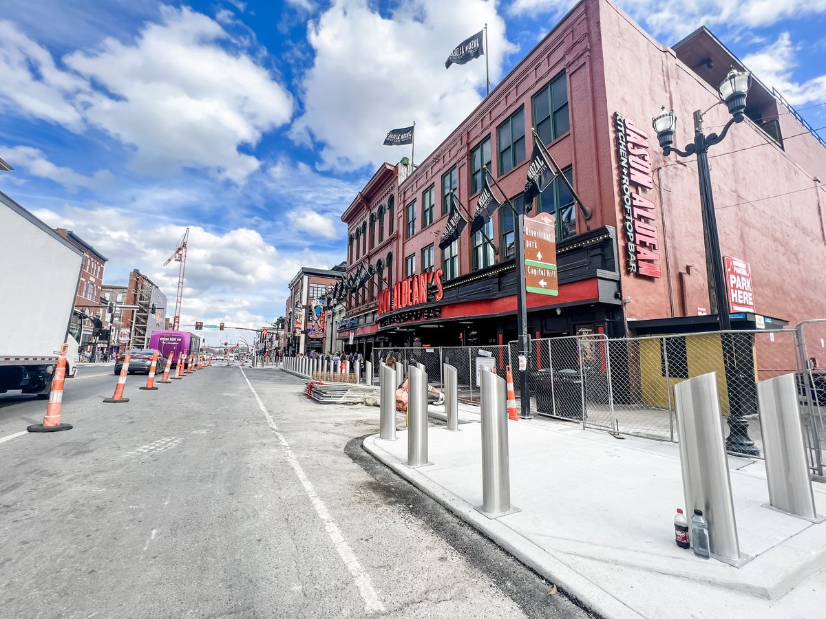 Keeping up with the growth & Keeping Nashville safe!
Sidewalk being constructed on Broadway, with bollards being added.
Providing a safe pedestrian walkway and increasing connectivity.
#broadwaynashville #roytgoodwincontrators #rtgcontractors #ndot #walkbikenash #nashvilletn