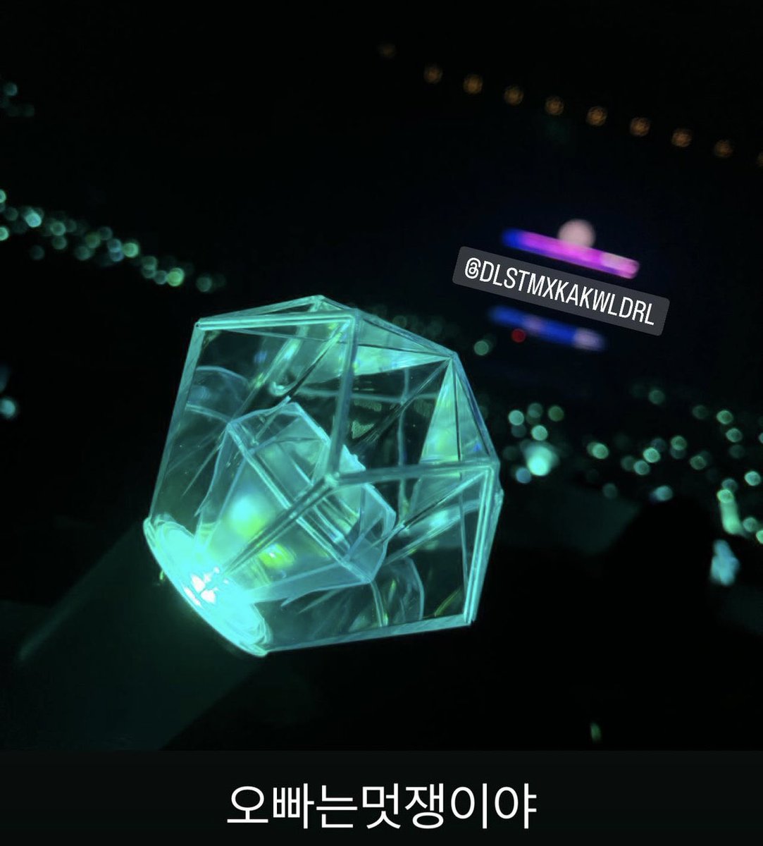 leesuhyuun's tweet photo. Came out to support Jinki oppa during his concert! Lucky for me, I got to watch him sang my favorite song “Starry Night.” The entire performance had me on the edge of my seat thrilled and mesmerized, 10/10 I had a blast! https://t.co/QnV9dwRc11