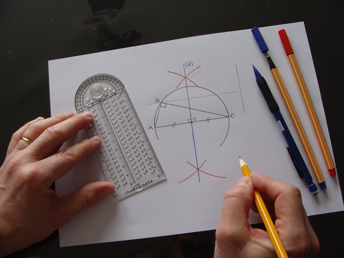 TarquinGroup's tweet image. Get creative with just pencil &amp;amp; your ThaMographe! A 4-in-1 instrument for drawing &amp;amp; geometry from France. Watch it in action here (in French, but don&apos;t worry!) youtube.com/watch?v=e_nQyM…  #geometry #drawing #protractor #mathematics
ow.ly/LH2850JlzoR