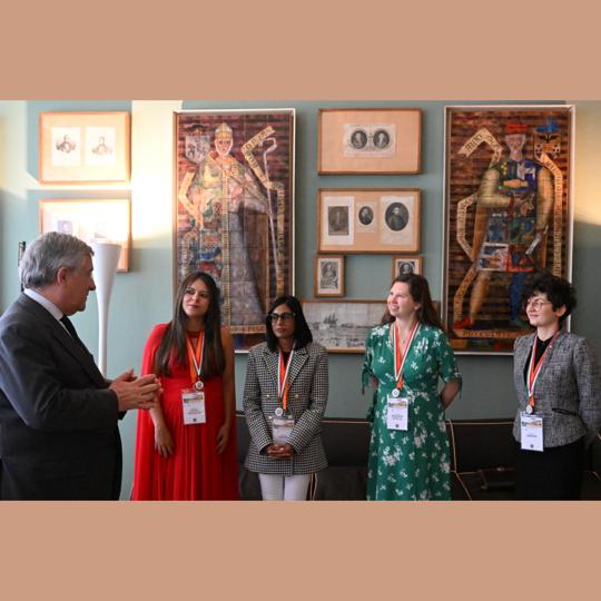 ItalyMFA's tweet photo. Fare della #scienza un veicolo di #dialogo e inclusività. Il Ministro @Antonio_Tajani con le prime cinque vincitrici del premio #Farnesina “Science, She Says!”, dedicato a chi fa avanzare scienza e #innovazione.
#diplomaziascientifica #addettiscientifici https://t.co/rdGayStc5h