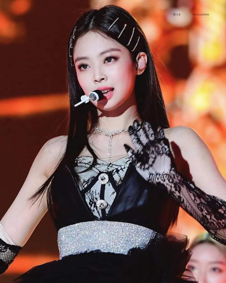 khungquenroi's tweet photo. Follow me guys i will follow u back i need to reach 100 followers for jennie's upcoming pfw event
#JENNIE #CHANEL #CHANELSHOW #CHANELXJENNIE #CHANELFallWinter  @CHANEL https://t.co/4DwzgfSadC
