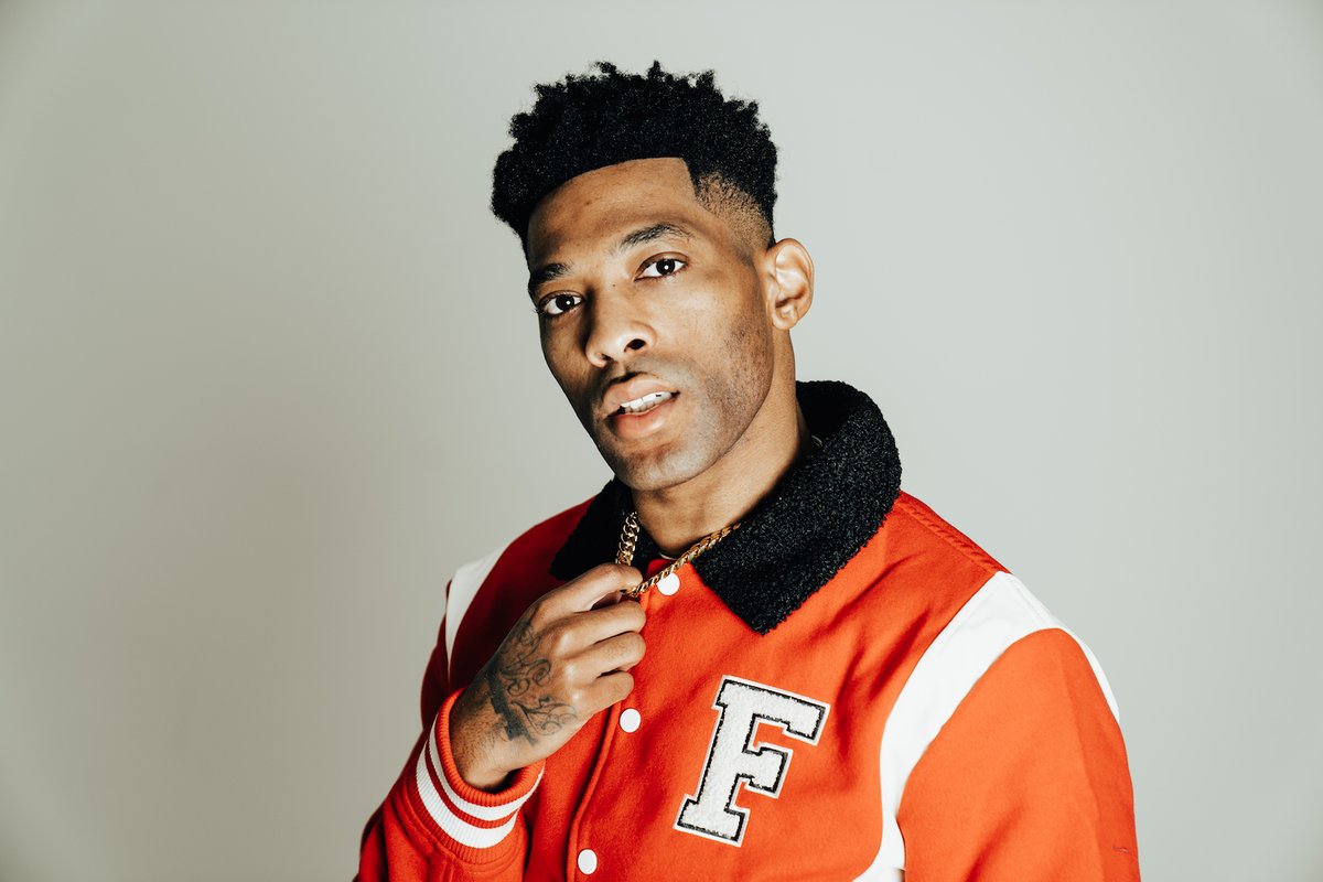 LoadingMagazine's tweet image. YB delivers hard-hitting single, “PLAY FOR KEEPS”

[@ybzofficial]

loadingmag.com/yb-delivers-ha…