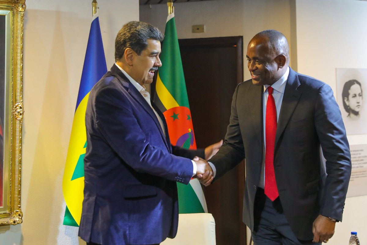 En el encuentro con los Primeros Ministros de Dominica y de San Vicente y las Granadinas, Roosevelt Skerrit y Ralph Gonsalves, conversamos sobre los retos que debemos asumir para la consolidación definitiva de la integración de América Latina y el Caribe. ¡Solo unidos Venceremos!