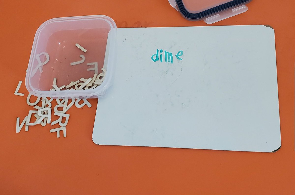 msjweir's tweet photo. This morning we are exploring magic e! What does magic e do?? https://t.co/HReeK6Yh2A