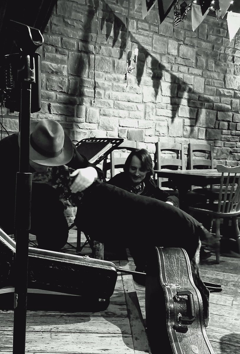 WallisKing's tweet photo. Sunday afternoon at @theeldonhouse listening to the Poorbox Brothers.
“Backing vocals, you say? Maybe next time…” 🎶
#ProhibitionEraBlues #PreWarBlues #PiedmontBlues #CountryBlues #acoustic #harmonica #guitar #blues #Bristol #EldonHouse #LiveMusic https://t.co/ylzSjSs9Lc