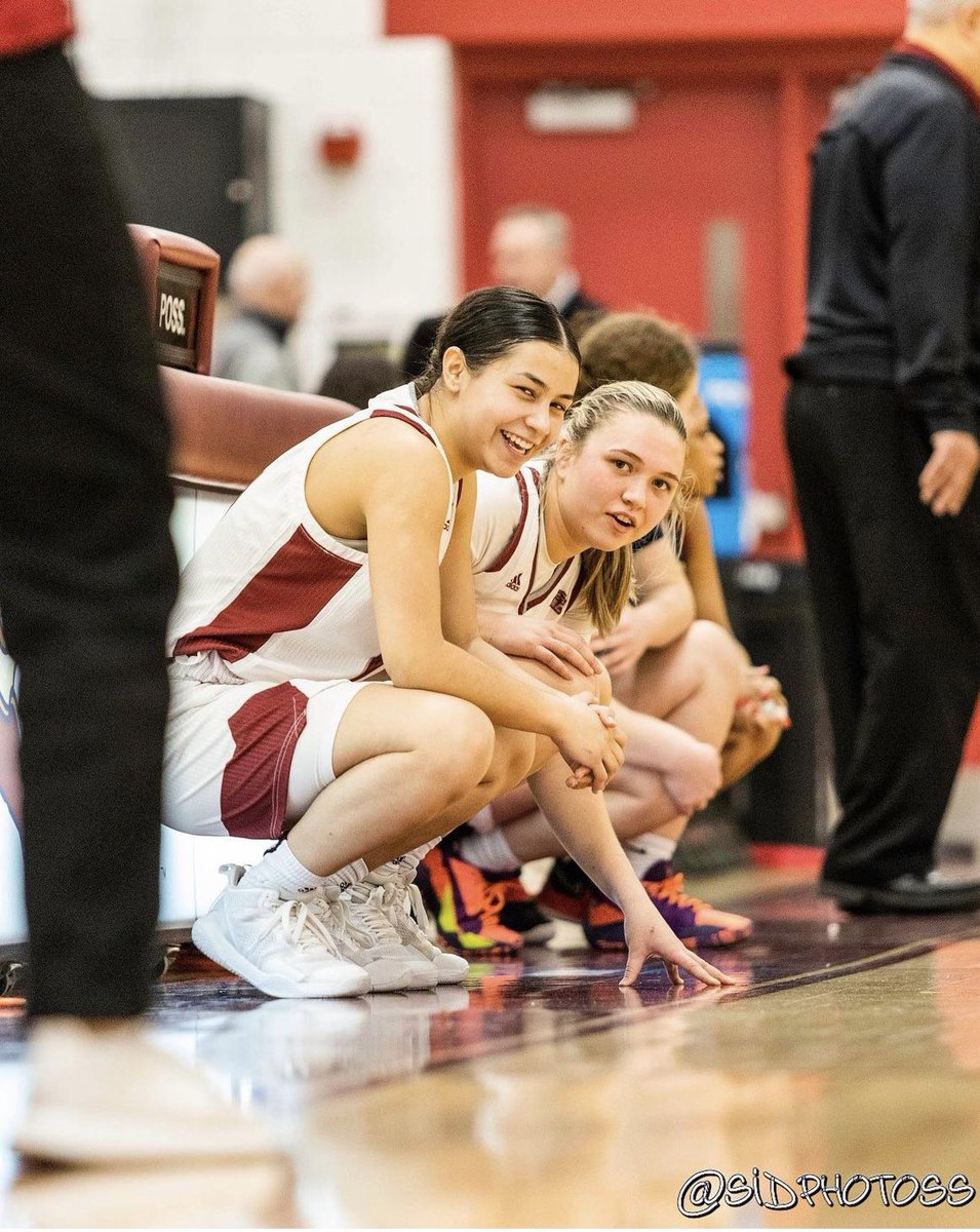 CoachMegHaughey's tweet photo. Pure happiness! ❤️ It was an honor and a privilege coaching you. Thank you to the 22-23 Ducks for an amazing ride! https://t.co/8NQgrxU7xg
