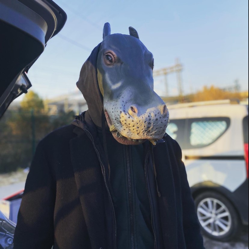 HIPOverso's tweet photo. Nuestro "chief executive" Hippopotamus nos observa y espera más de vosotros.
Seguirnos y RT para hacerlo feliz 😏🦛

#CuidadoconHIPO #PonunHIPOentuvida https://t.co/pLX0SgzK3l