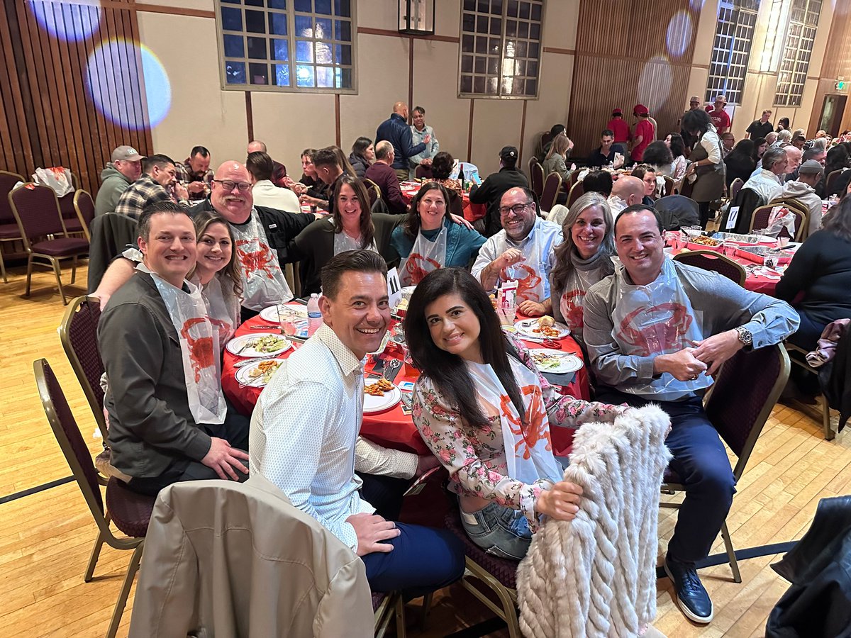 team10th's tweet image. Your DVP @Drgilmandc was with @OaklandFFs at their Annual Crab Feed this past weekend. Locals around the Bay Area came together to raise money for charity &amp;amp; support other locals. This event is another example of our brothers &amp;amp; sisters coming together in #Team10th