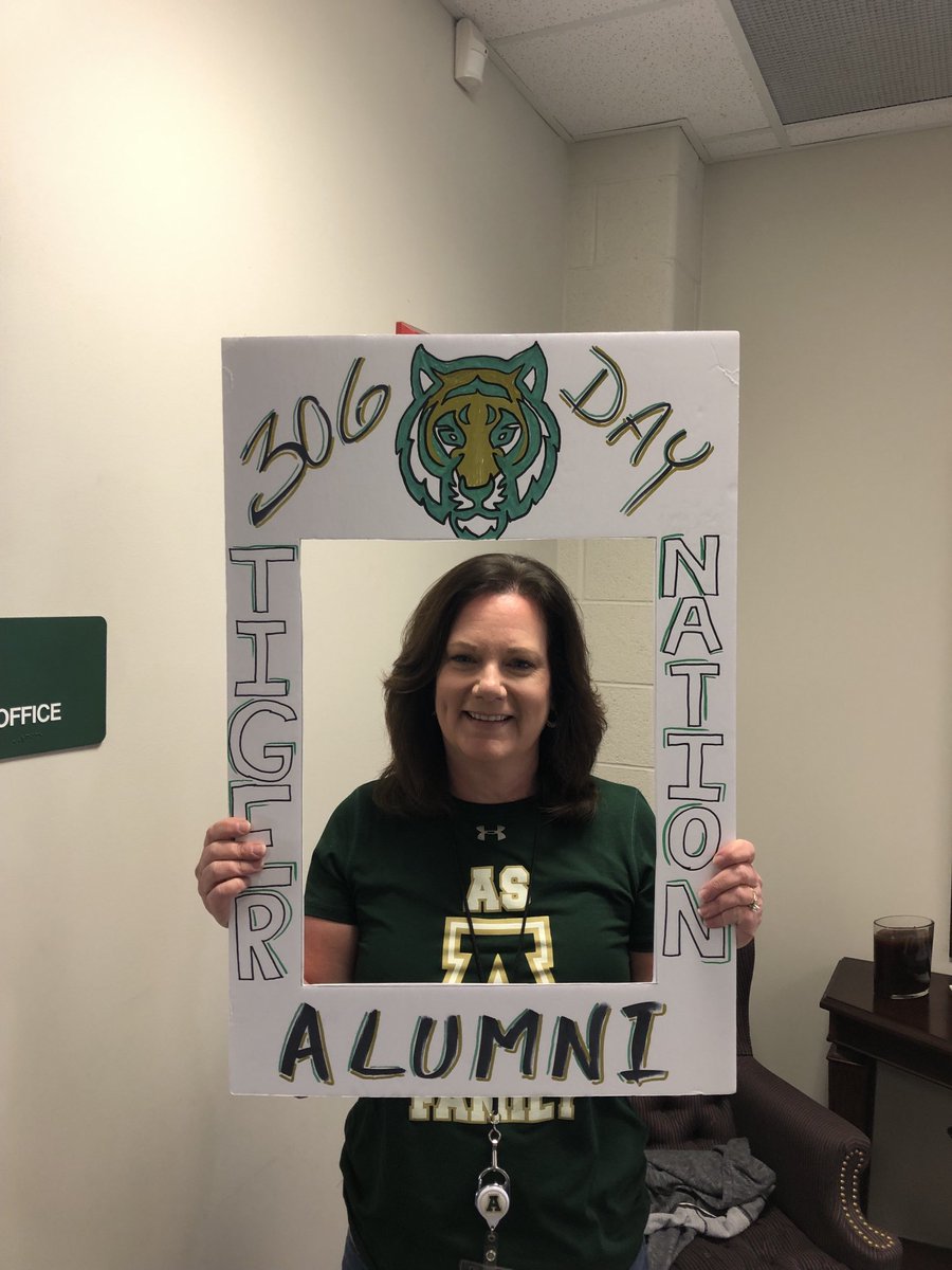 Adairsville306's tweet photo. AHS Teachers #306Day 🐅 https://t.co/ULsiR6NlWM