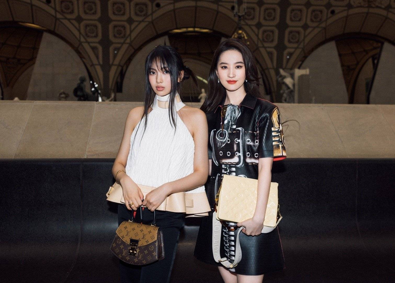 crystal liu yifei 刘亦菲 updates on X: [230306] Liu Yifei poses for a photo  with Eileen Gu and Hyein at Louis Vuitton #LVFW23 show Paris Fashion Week —  #LiuYifei #刘亦菲 #CrystalLiu #PFW23