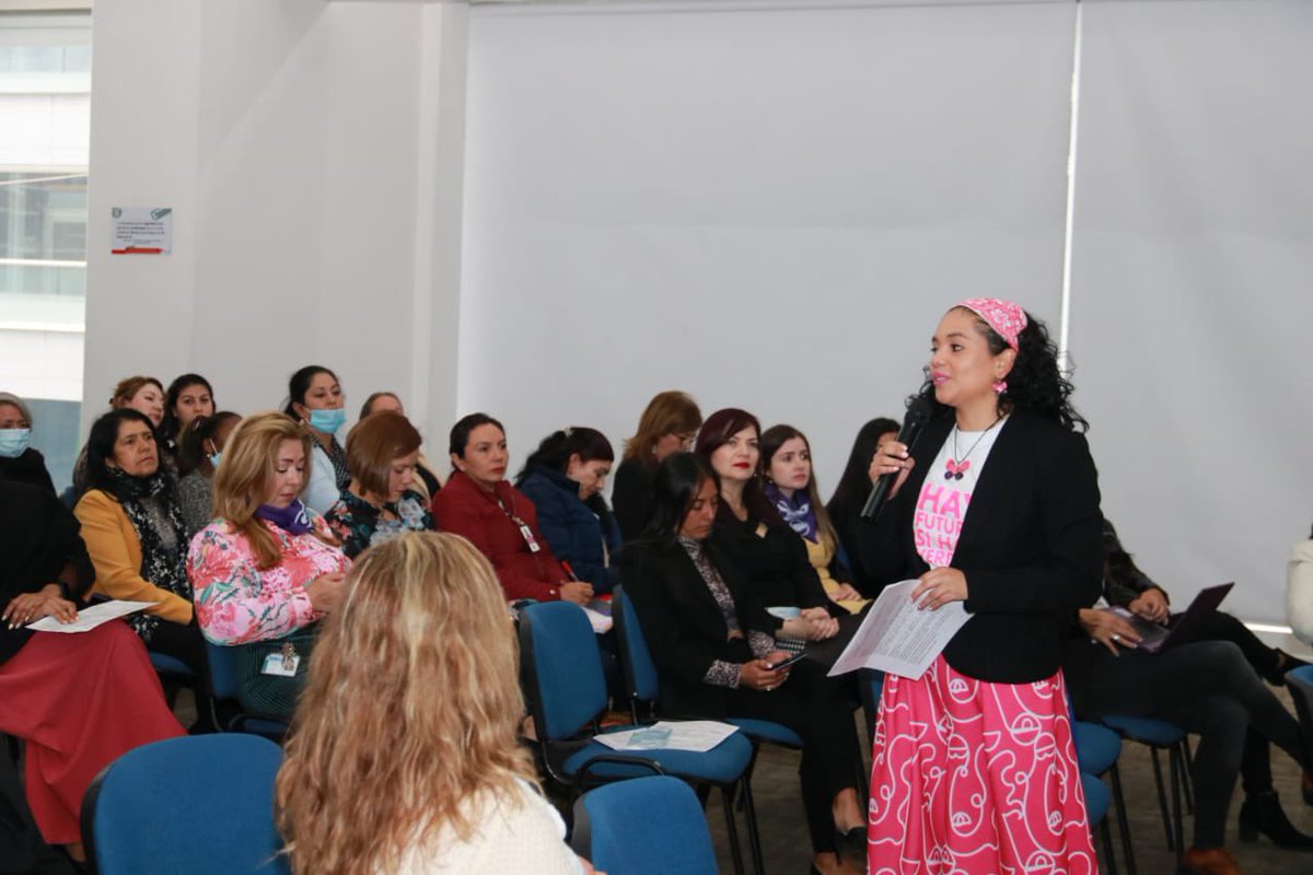 MintrabajoCol's tweet photo. #AEstaHora @MintrabajoCol firma pacto por los derechos de las #mujeres. La ministra del Trabajo @GloriaRamirezRi ha reiterado “cuando una mujer avanza ningún hombre retrocede” #ElCambioEsConLasMujeres https://t.co/ajWYiDpPpl