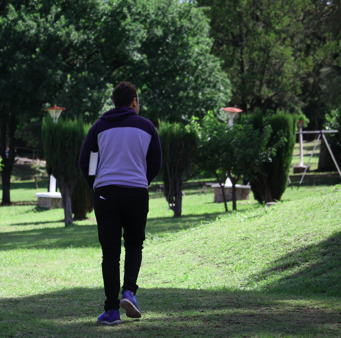 CruArgentina's tweet photo. "Que difícil es esto..."   Vivimos con ansiedades por lo que vemos a nuestro alrededor. Podemos hacer dos cosas, encontrar esperanza o estar en callada desesperación. Hoy podés para hablar con un mentor online para que te acompañe en lo que enfrentás. 

https://t.co/Geprixy0dX https://t.co/AjQxTFHeI6