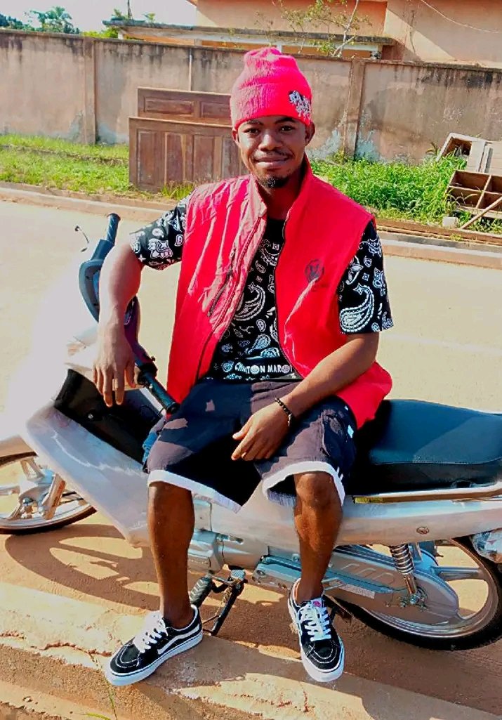 J'me tir par les botstraps et j'mache sur la merde. Même si j'dois marcher tout seul... J'ne crains aucun mal 😤.!
#I pull myself by the botstraps and I chew on shit. 
Even if I have to walk alone... I fear no harm 😤.!

#