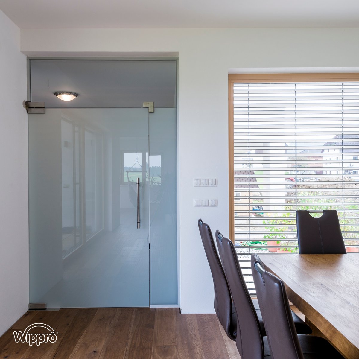 Finde eine große Auswahl an patiniertem, strukturiertem &amp; transparentem Glas in unserem Sortiment auf unserer Website!
-
wippro.com
-
#glastüren #handmade #madeinaustria #satinierteglastüren #strukturierteglastüren #transparenteglastüren #wippro