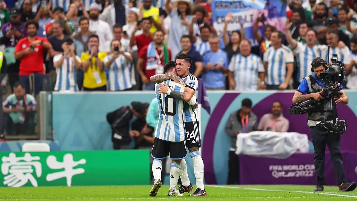 RoyNemer's tweet photo. 🗣 Enzo on goal vs. Mexico: "Before the corner, Leo told me to go over and play. When I received it, a defender was in front of me. I faced him and hit for the goal. As I was celebrating, Messi came to hug me as if to say "you saw what I told you, you son of a..." Via @TyCSports. https://t.co/Ry7RbXv5WE