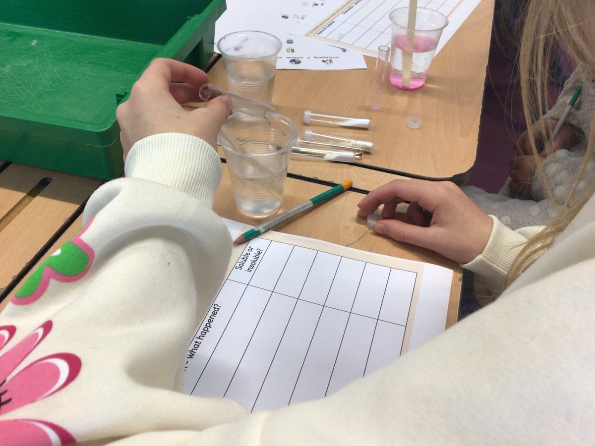 MBPSYear5's tweet image. We spent our morning deciding whether different materials were soluble or insoluble #MBPSScience 🧪🧂🥄